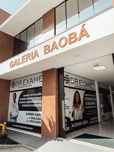 foto da entrada da galeria baobá, com a unidade dr exame sc na entrada